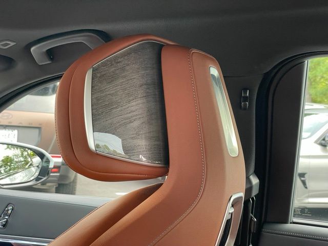 2025 BMW 7 Series 760i - Photo 13