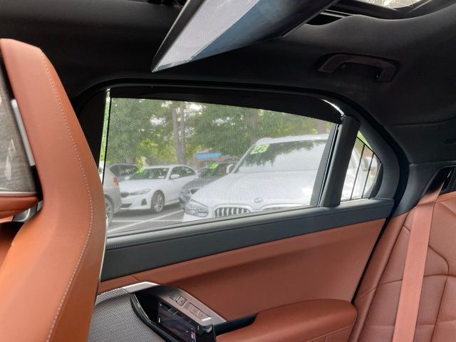 2025 BMW 7 Series 760i - Photo 24