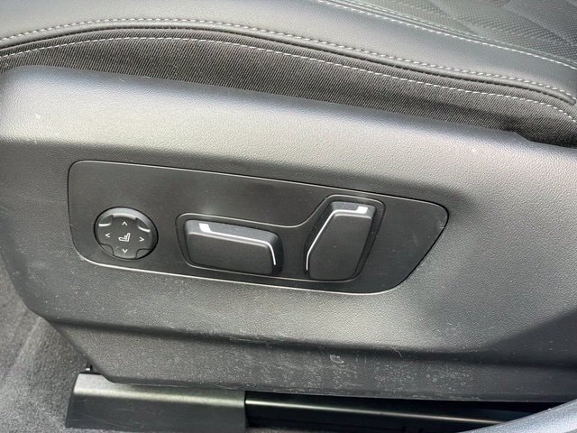 2026 BMW 5 Series 550e - Photo 12