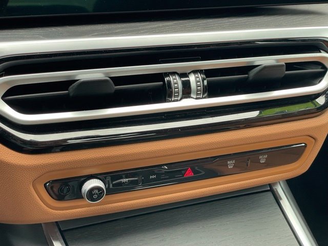 2023 BMW 3 Series 330i - Photo 19