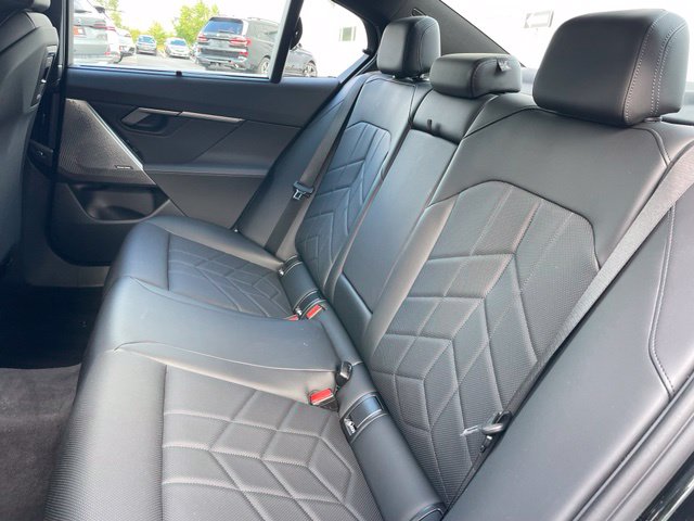 2026 BMW 5 Series 550e - Photo 7