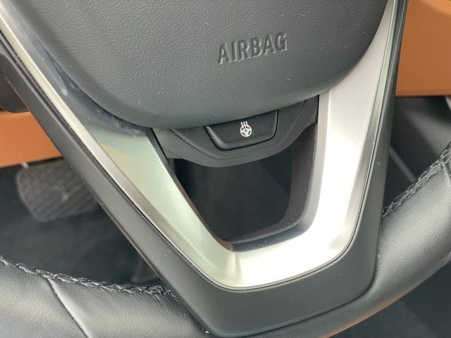 2024 BMW 3 Series 330i - Photo 17