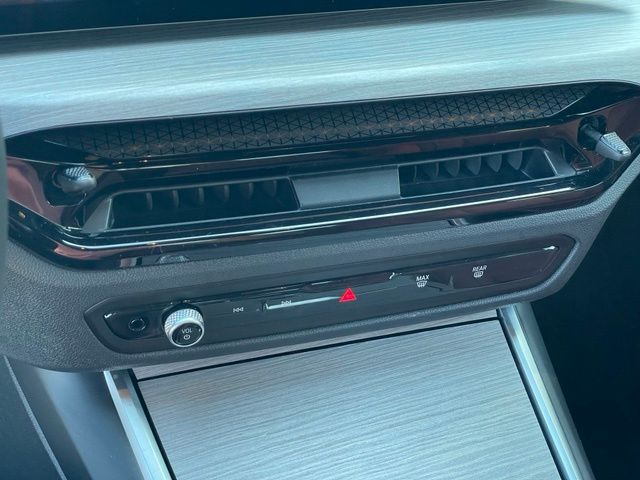 2026 BMW 3 Series 330i - Photo 20