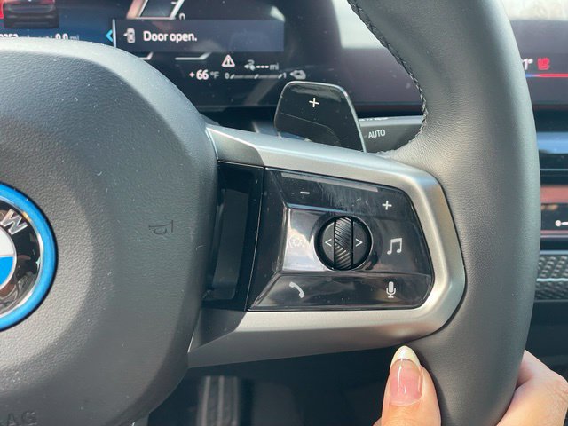 2026 BMW 5 Series 550e - Photo 16