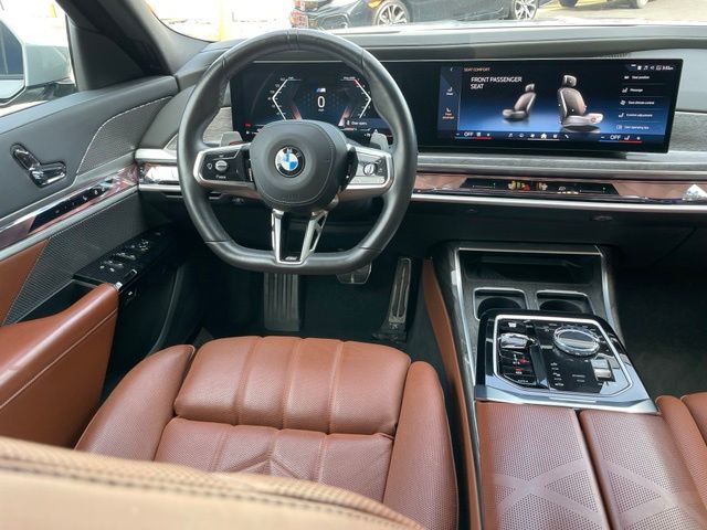 2025 BMW 7 Series 760i - Photo 10