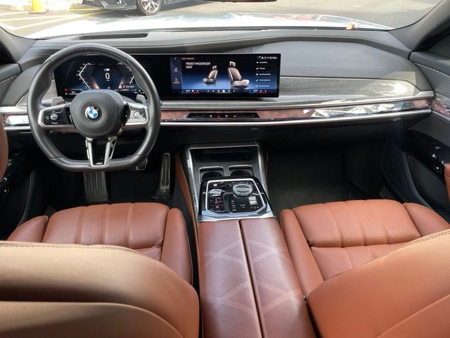 2025 BMW 7 Series 760i - Photo 12