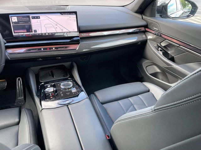 2026 BMW 5 Series 550e - Photo 10