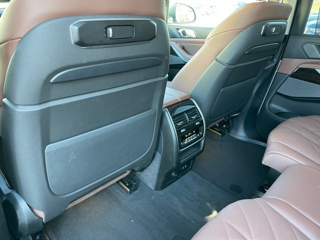 2026 BMW X7 40i - Photo 8