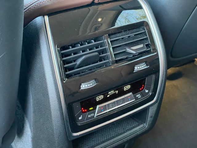 2026 BMW X7 40i - Photo 9