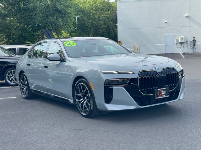 2025 BMW 7 Series 760i - Photo 3