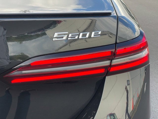 2026 BMW 5 Series 550e - Photo 30