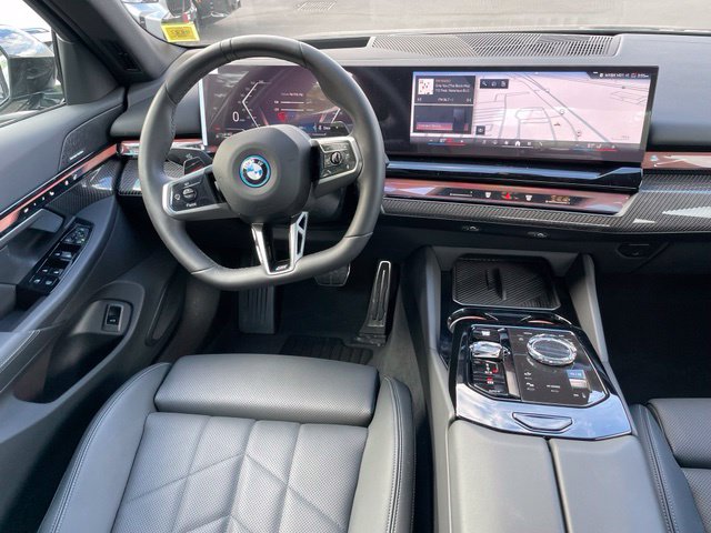 2026 BMW 5 Series 550e - Photo 9