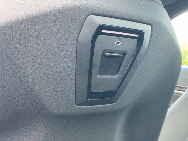 2026 BMW 5 Series 550e - Photo 24