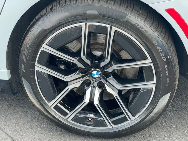 2025 BMW 7 Series 760i - Photo 31