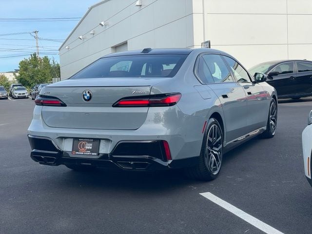 2025 BMW 7 Series 760i - Photo 4