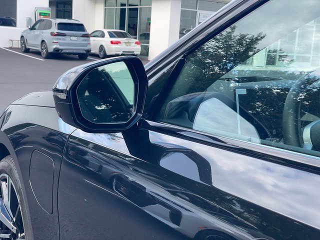 2026 BMW 5 Series 550e - Photo 29