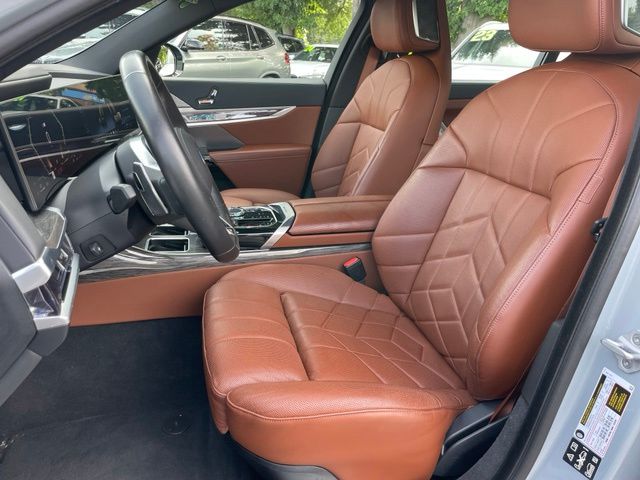 2025 BMW 7 Series 760i - Photo 6