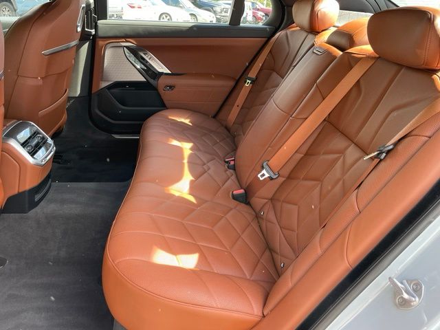 2026 BMW 7 Series 760i - Photo 7