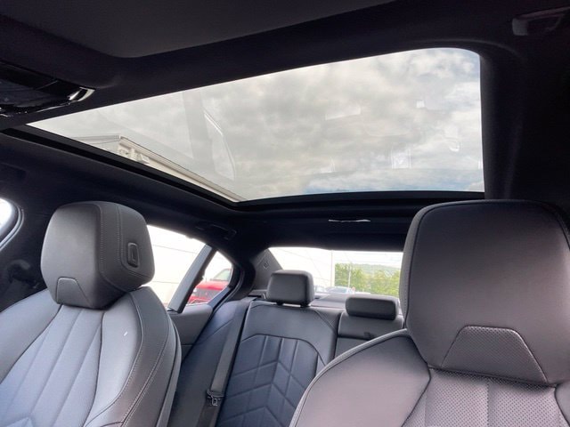 2026 BMW 5 Series 550e - Photo 22