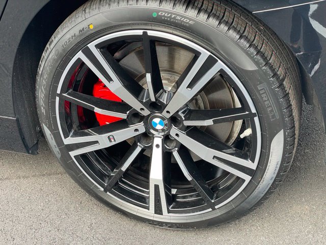 2026 BMW 5 Series 550e - Photo 31