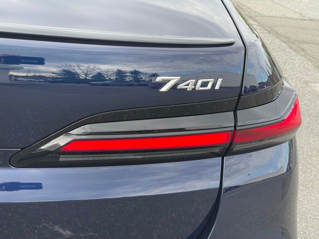 2026 BMW 7 Series 740i - Photo 35
