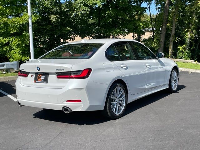 2023 BMW 3 Series 330i - Photo 4