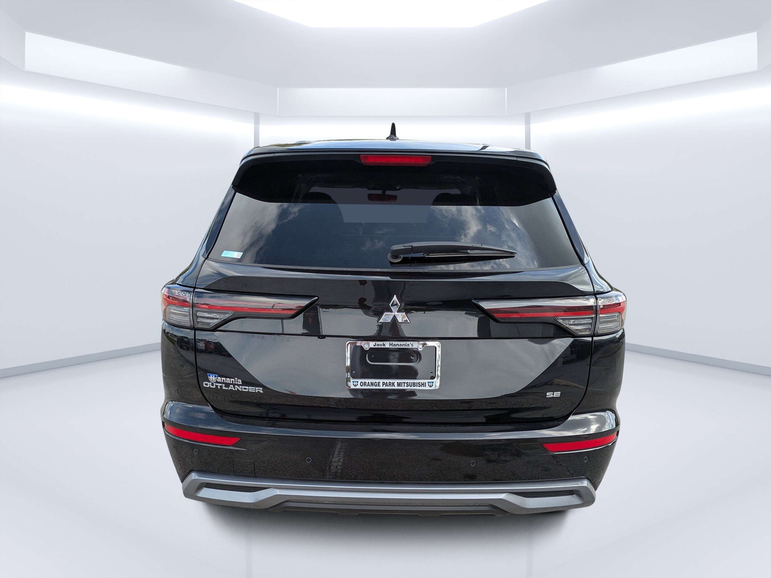 2025 Mitsubishi Outlander SE photo 4