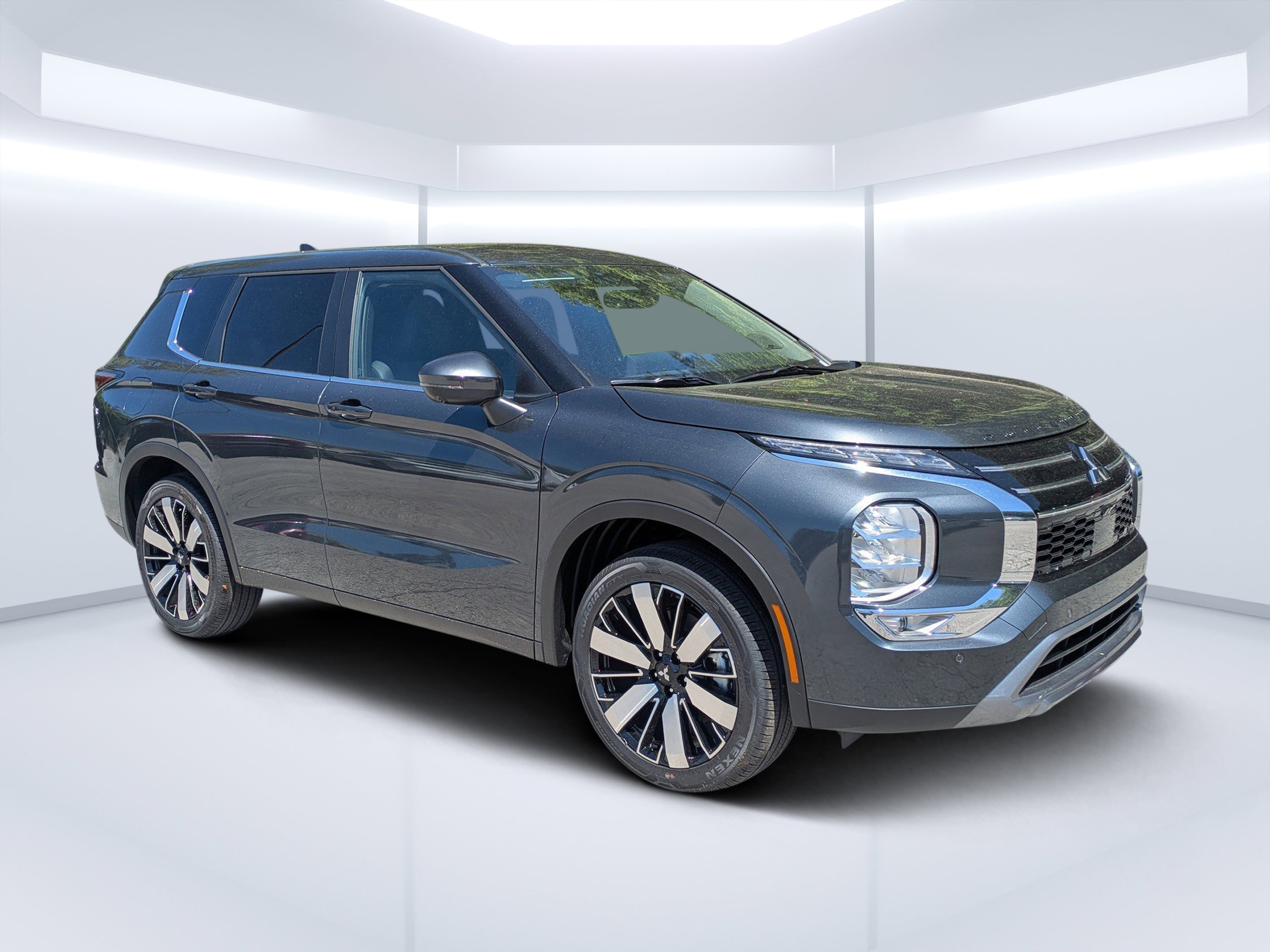 2026 Mitsubishi Outlander SE FWD's photo