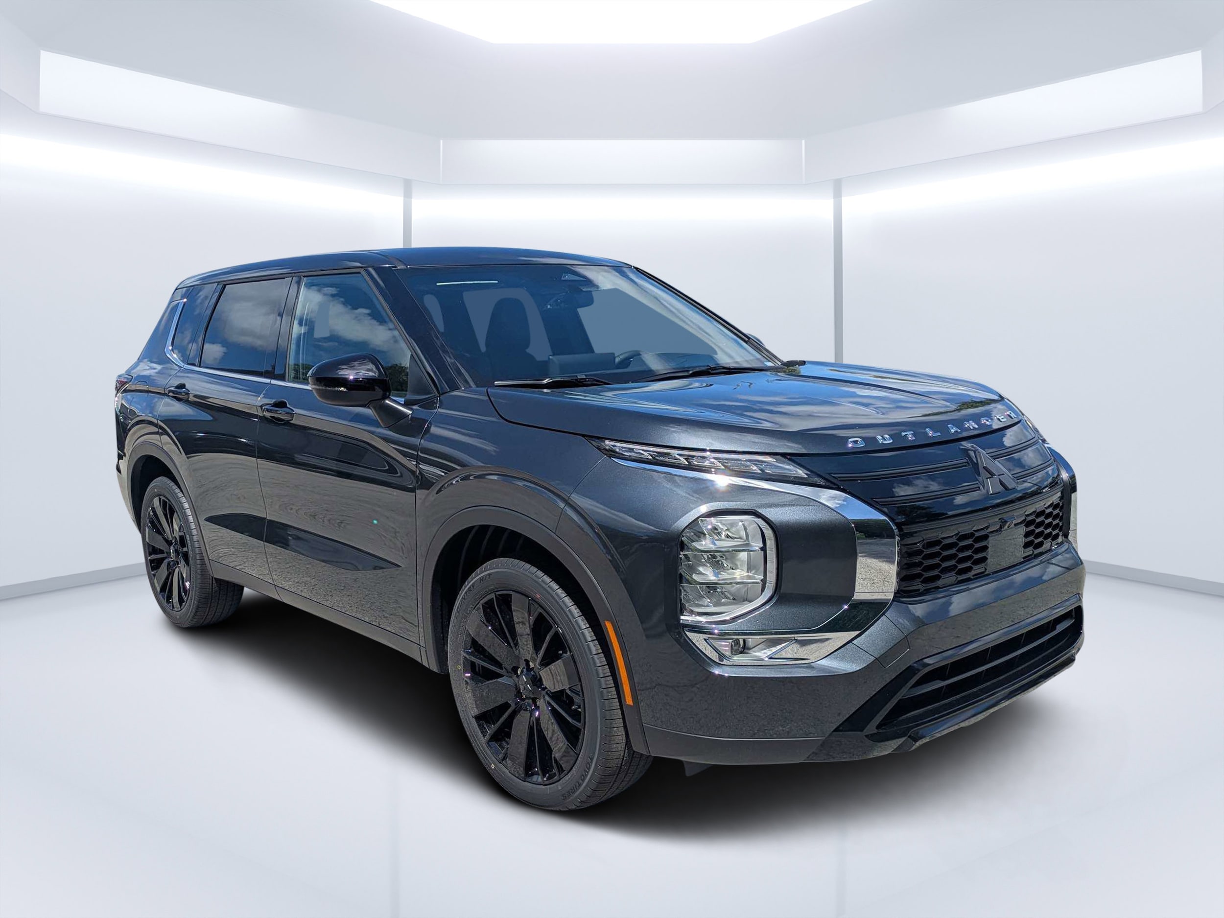 2026 Mitsubishi Outlander LE FWD's photo