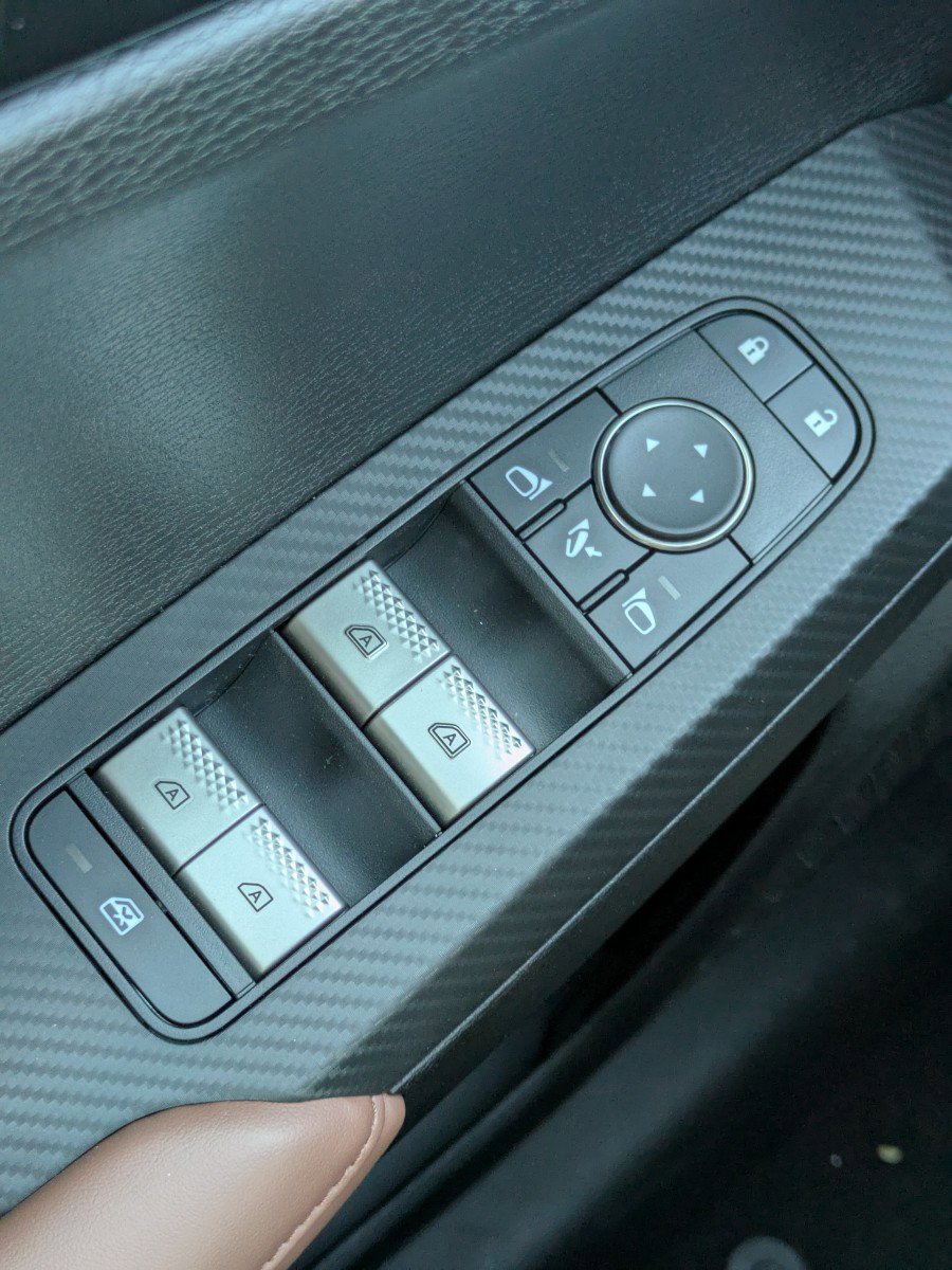2025 Mitsubishi Outlander SEL - Photo 25