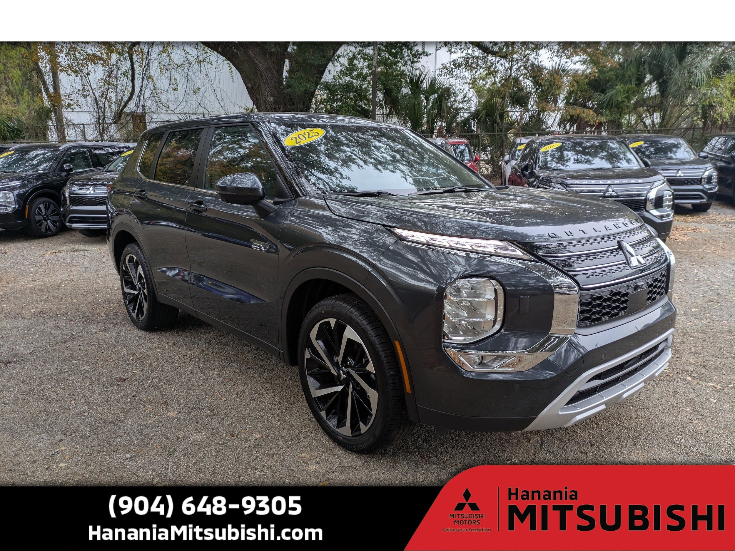 2025 Mitsubishi Outlander Plug-in Hybrid SE's photo