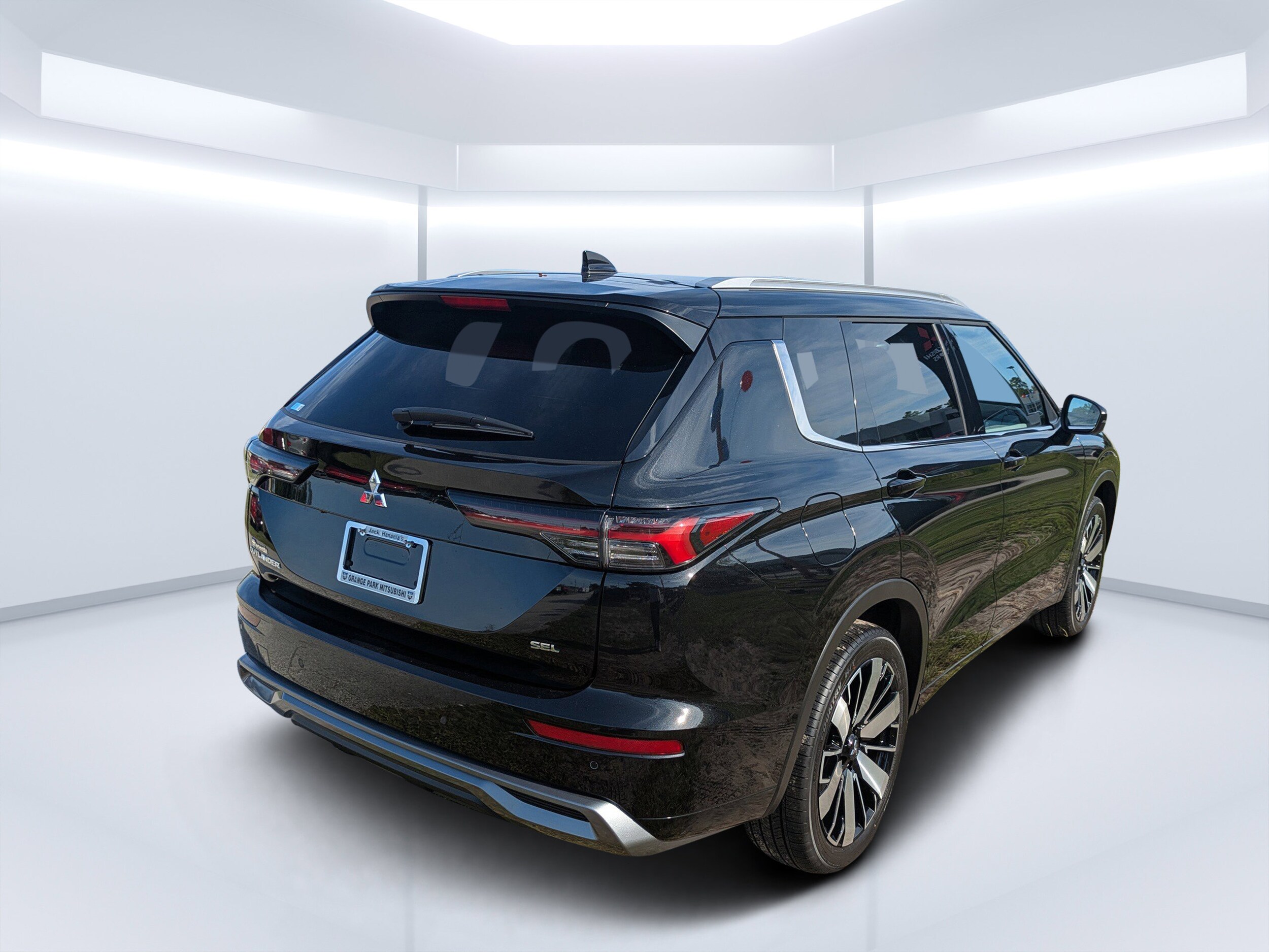 2025 Mitsubishi Outlander SEL photo 3