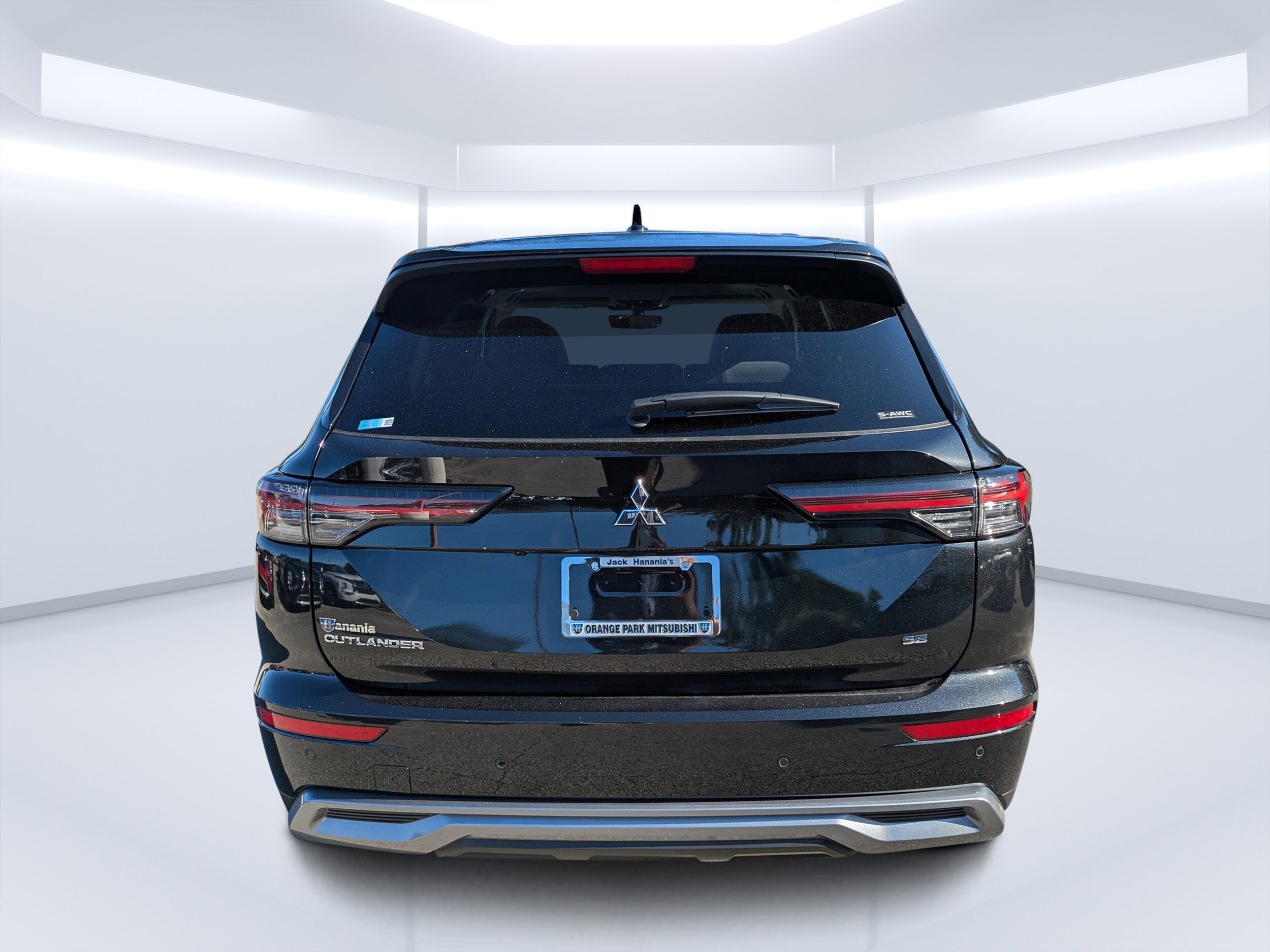 2025 Mitsubishi Outlander SE photo 4