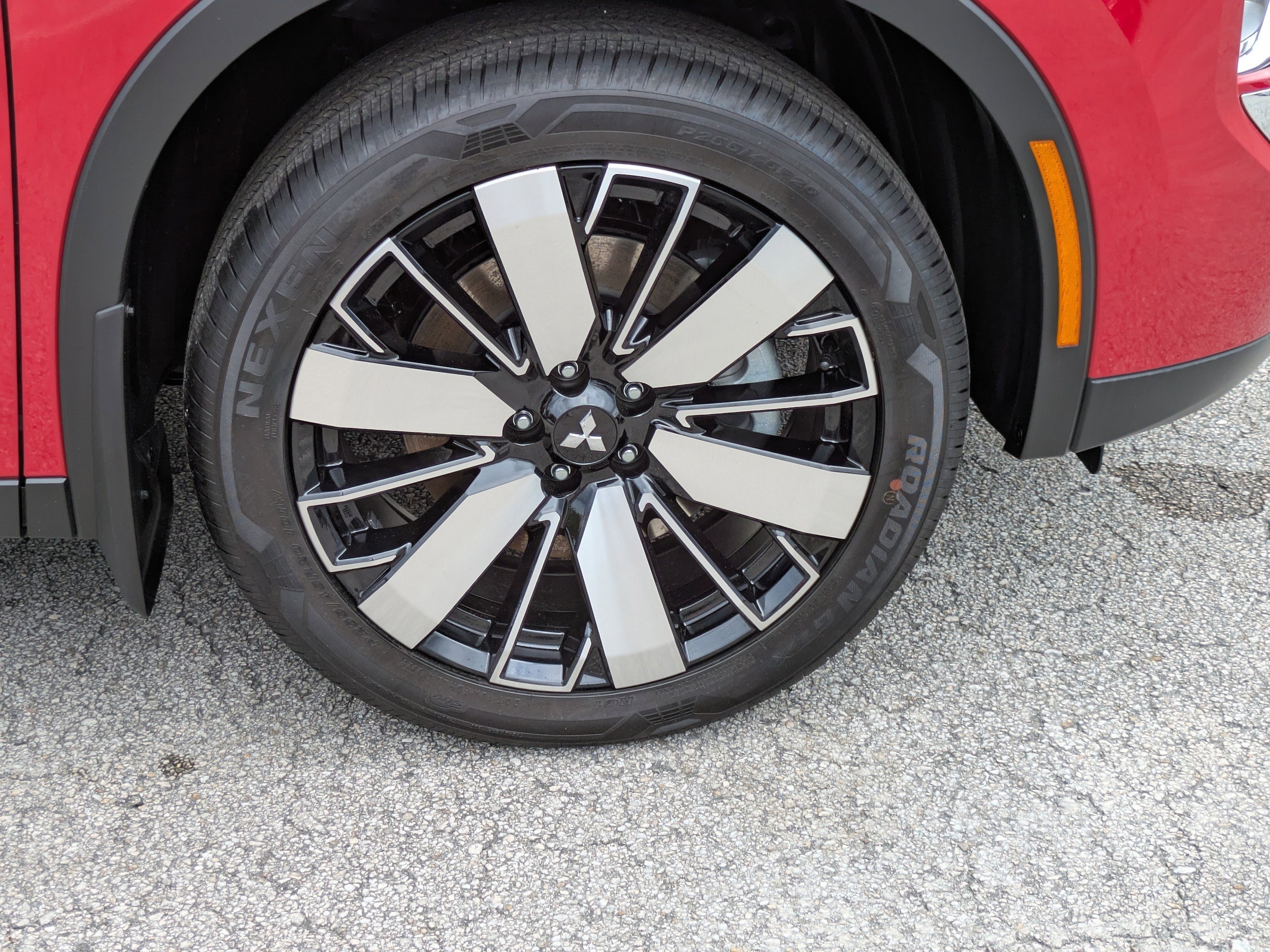 2025 Mitsubishi Outlander SE - Photo 11
