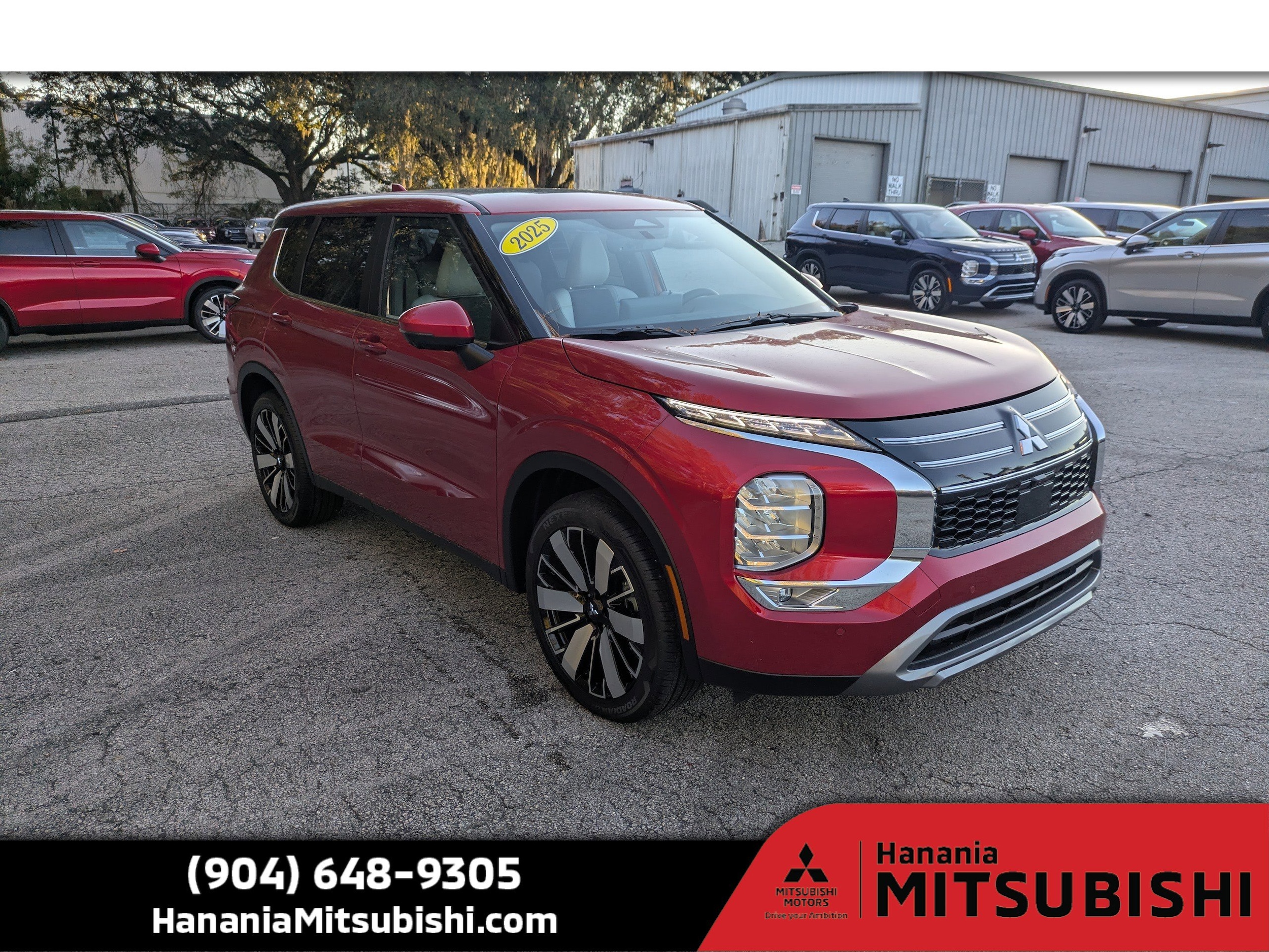 2025 Mitsubishi Outlander SE's photo