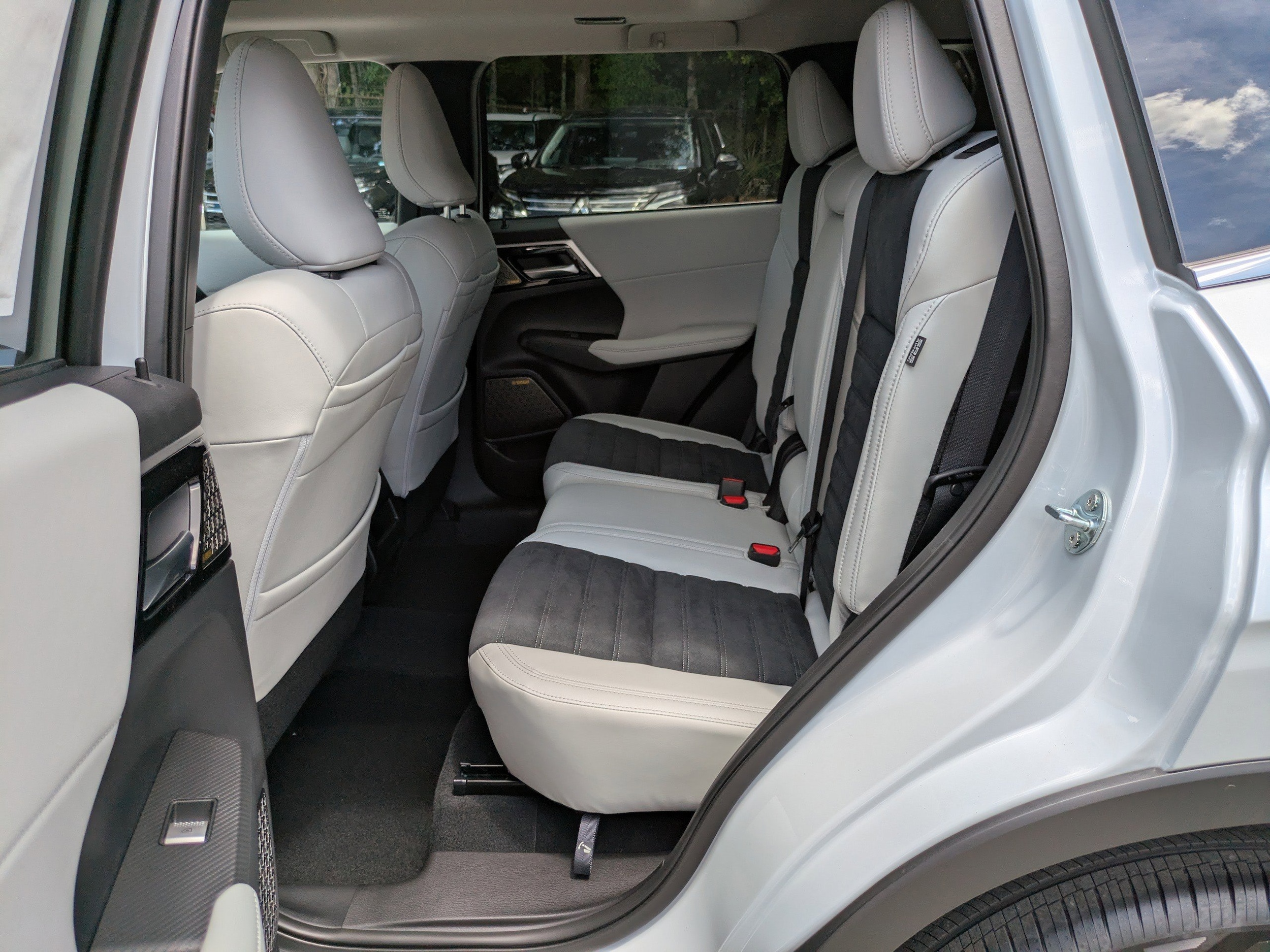 2025 Mitsubishi Outlander SE - Photo 14
