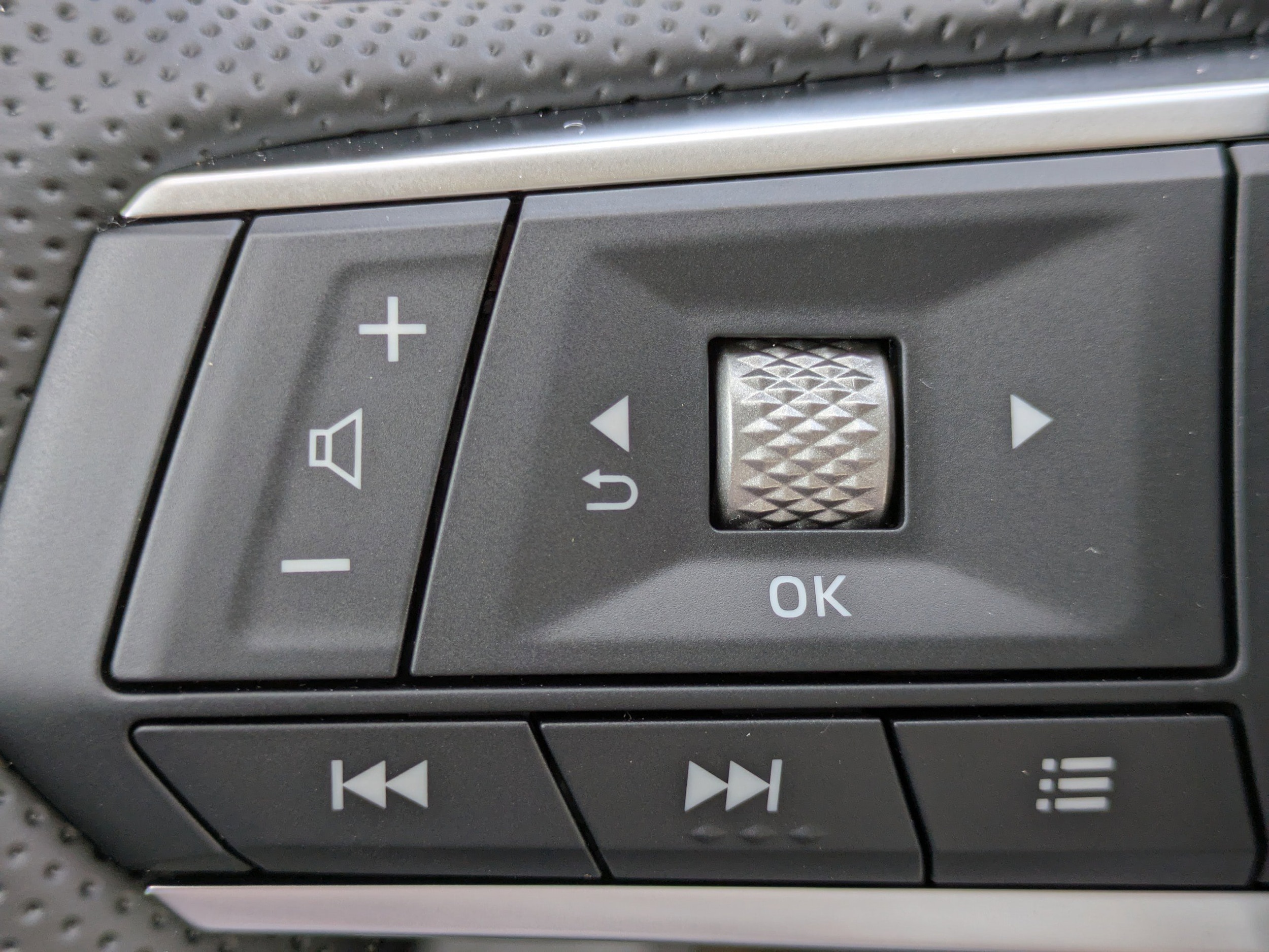 2025 Mitsubishi Outlander SE - Photo 25