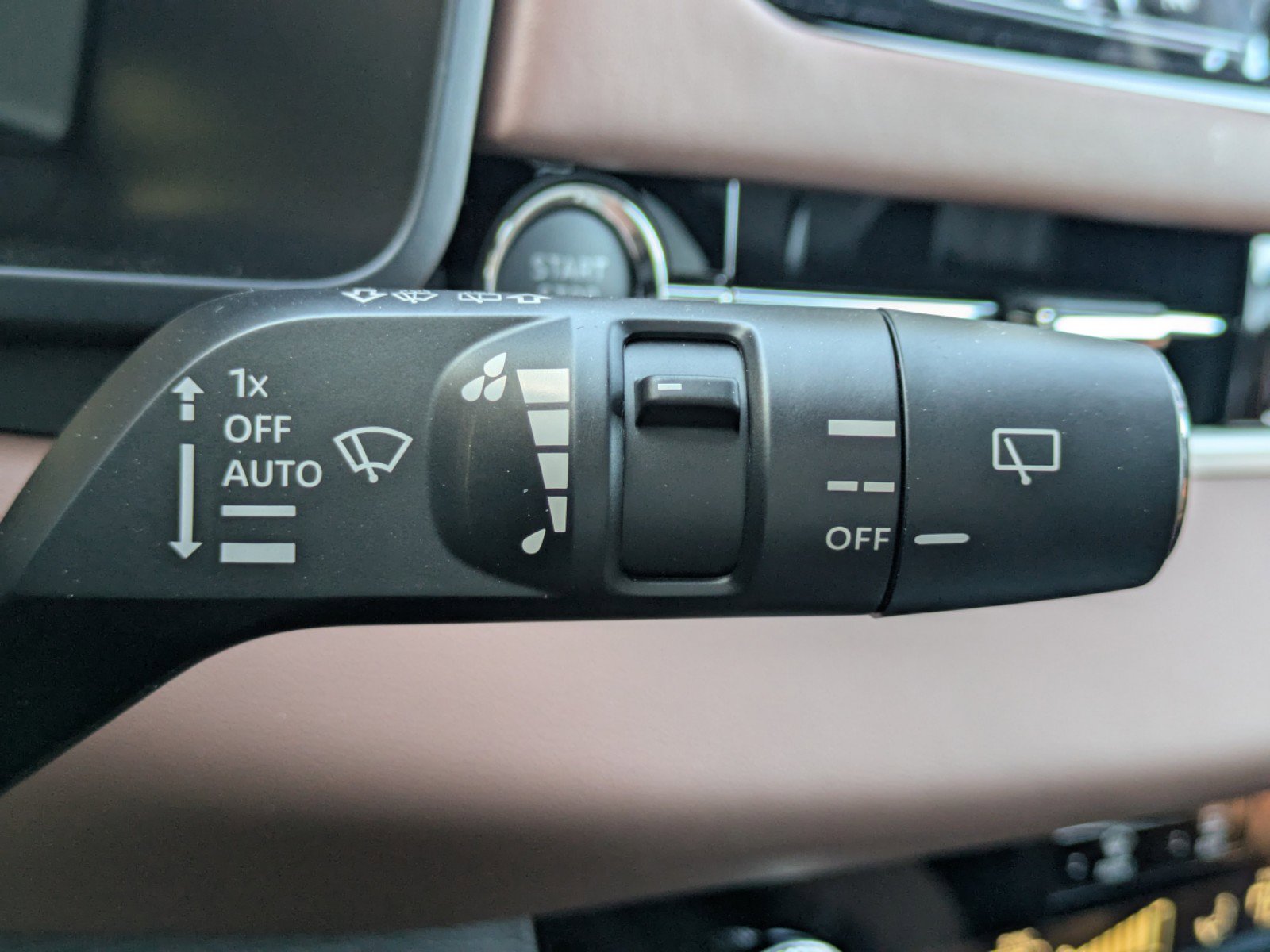2025 Mitsubishi Outlander SEL - Photo 30
