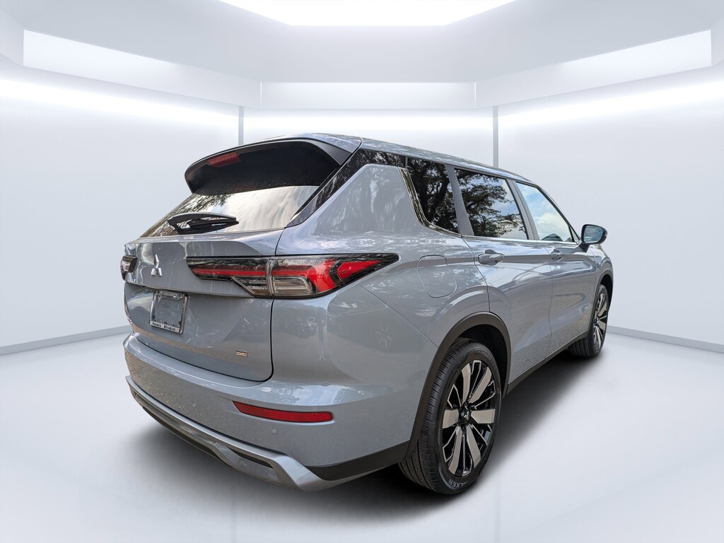 New 2026 Mitsubishi Outlander SE SUV