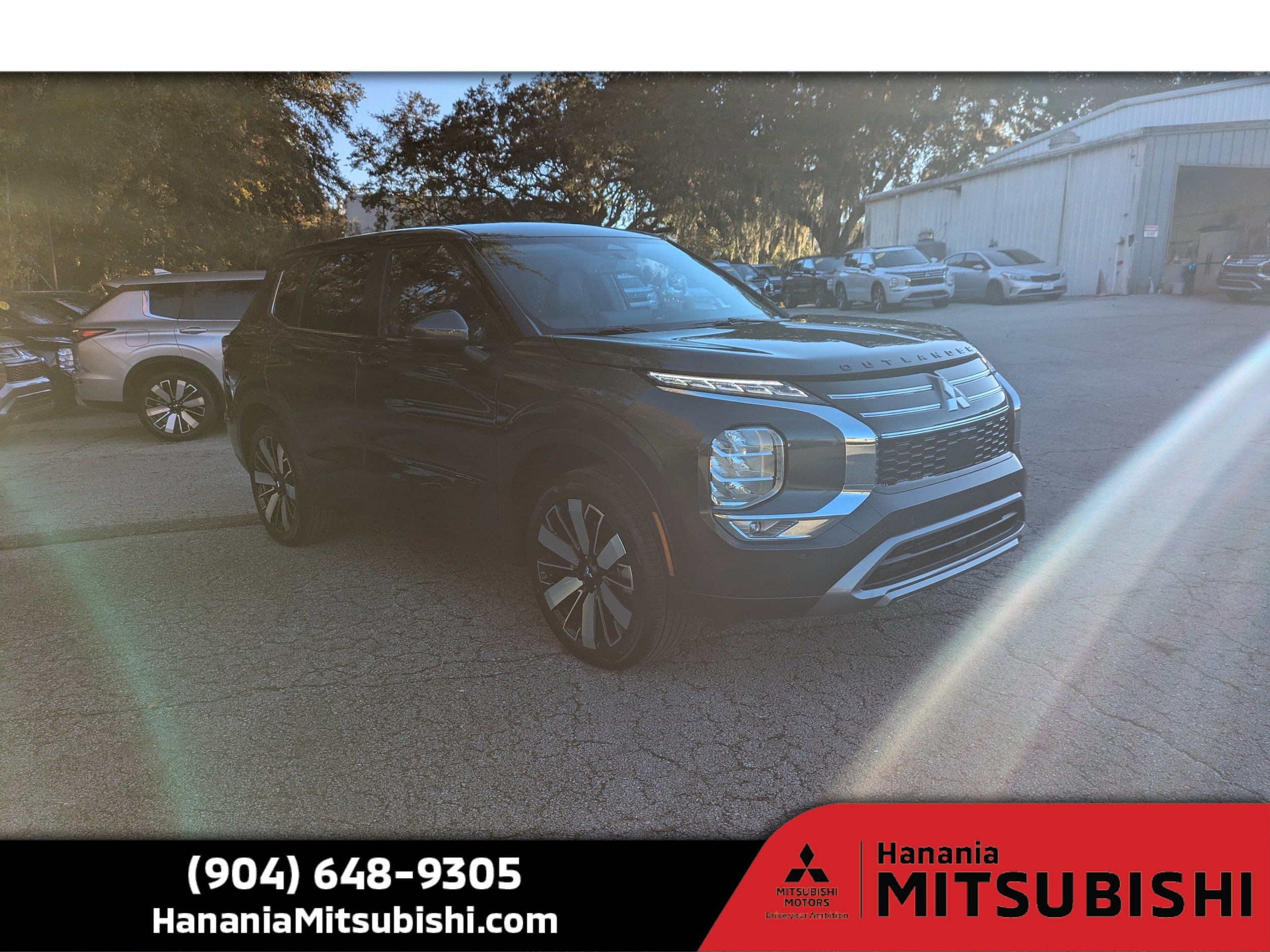 2025 Mitsubishi Outlander SE's photo