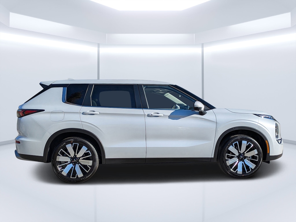 New 2026 Mitsubishi Outlander SE SUV