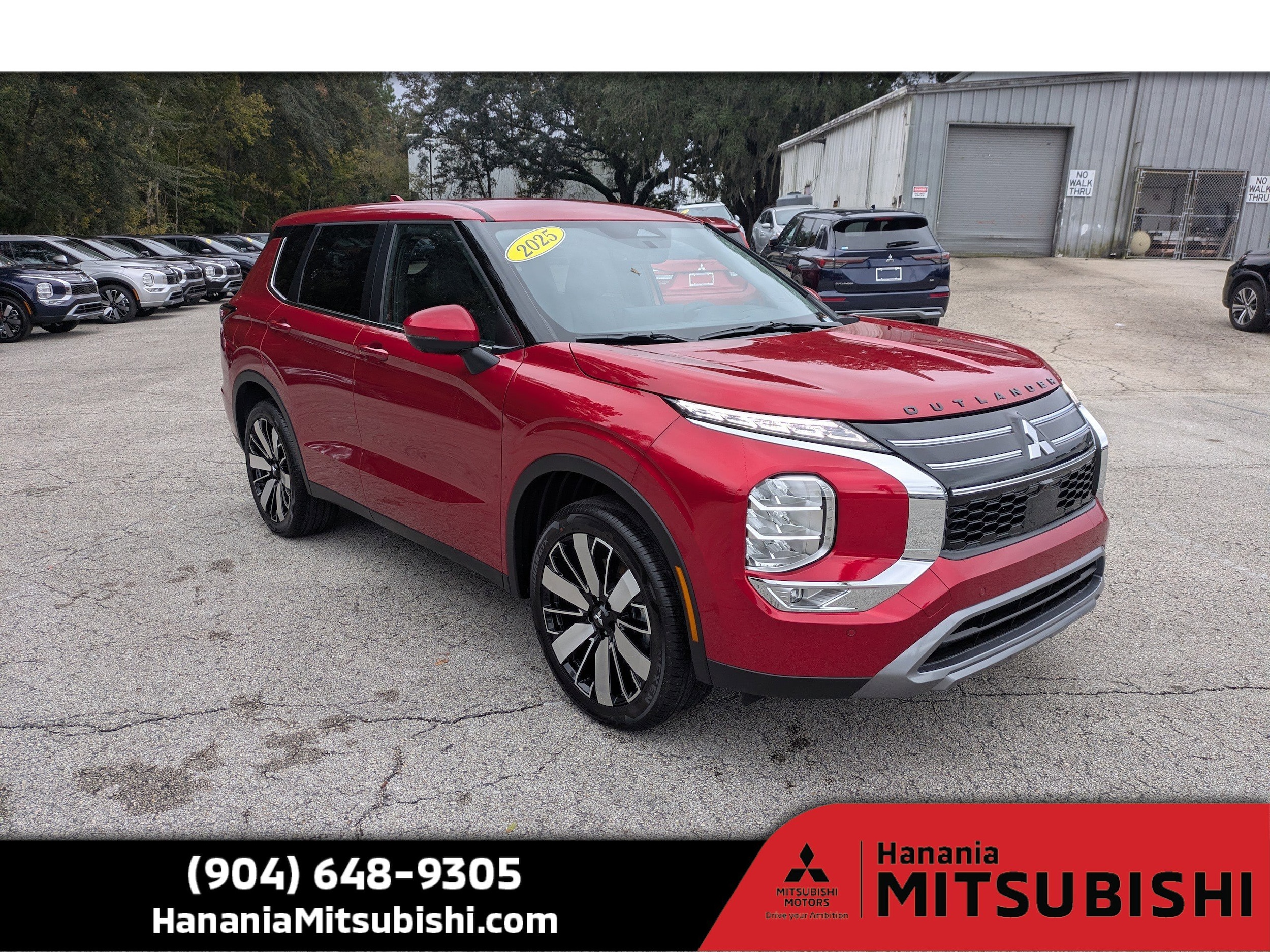 2025 Mitsubishi Outlander SE's photo