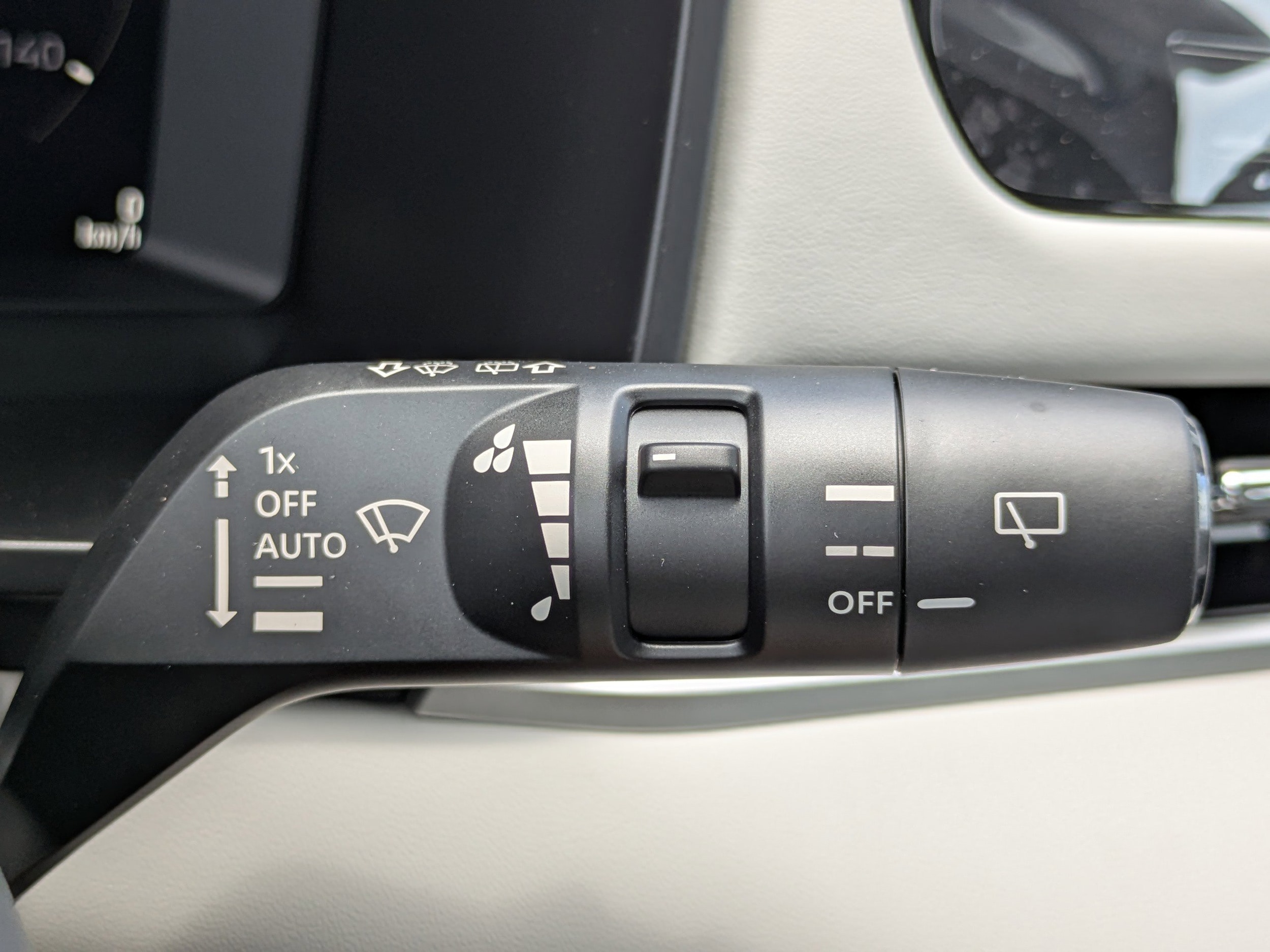 2025 Mitsubishi Outlander SE - Photo 29