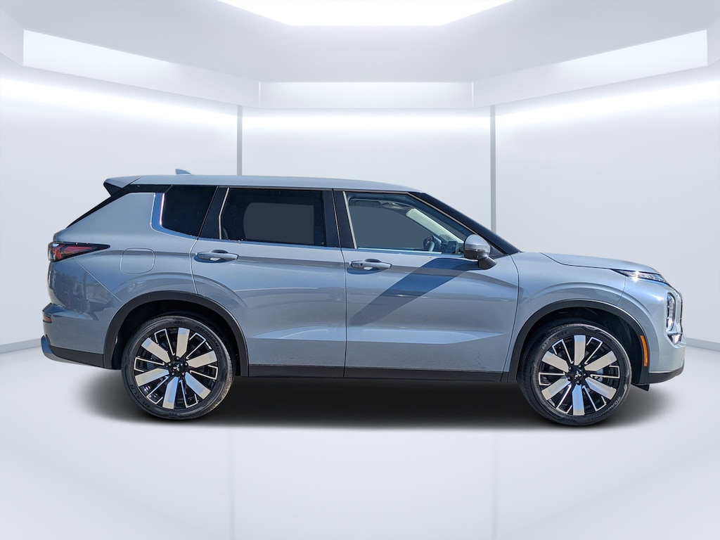 New 2026 Mitsubishi Outlander SE SUV