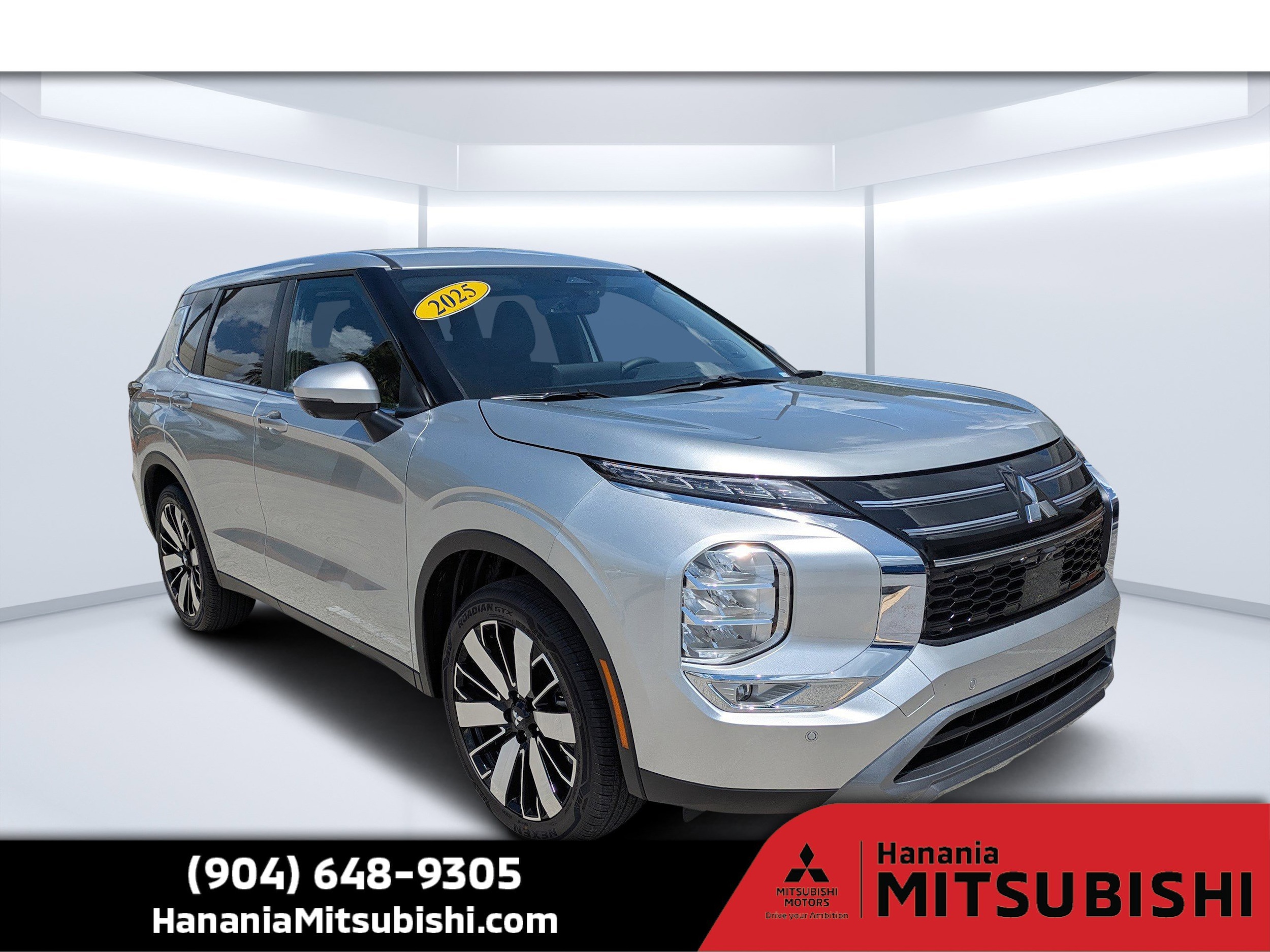 2025 Mitsubishi Outlander SE's photo