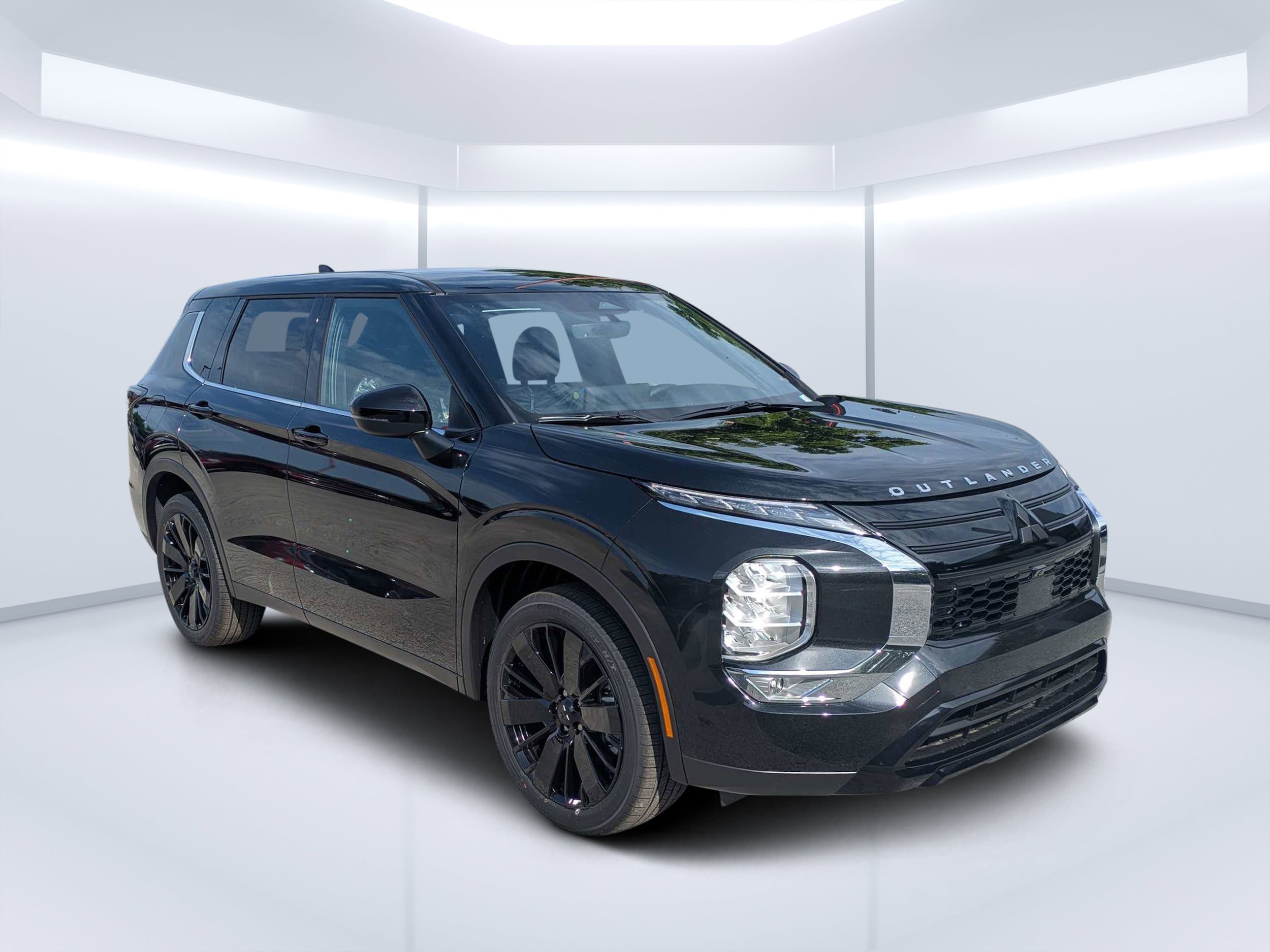 2026 Mitsubishi Outlander LE FWD's photo