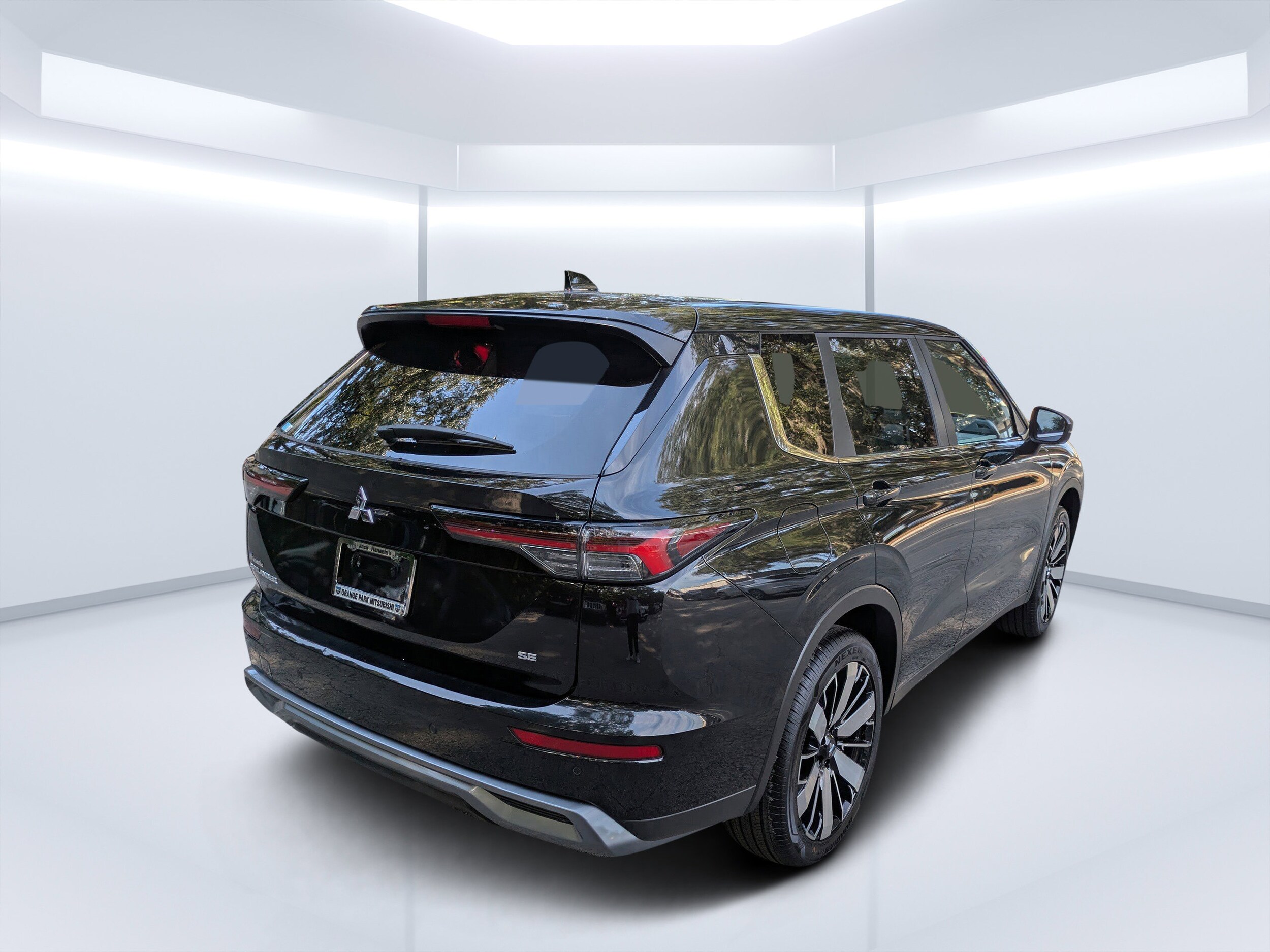 2025 Mitsubishi Outlander SE photo 3