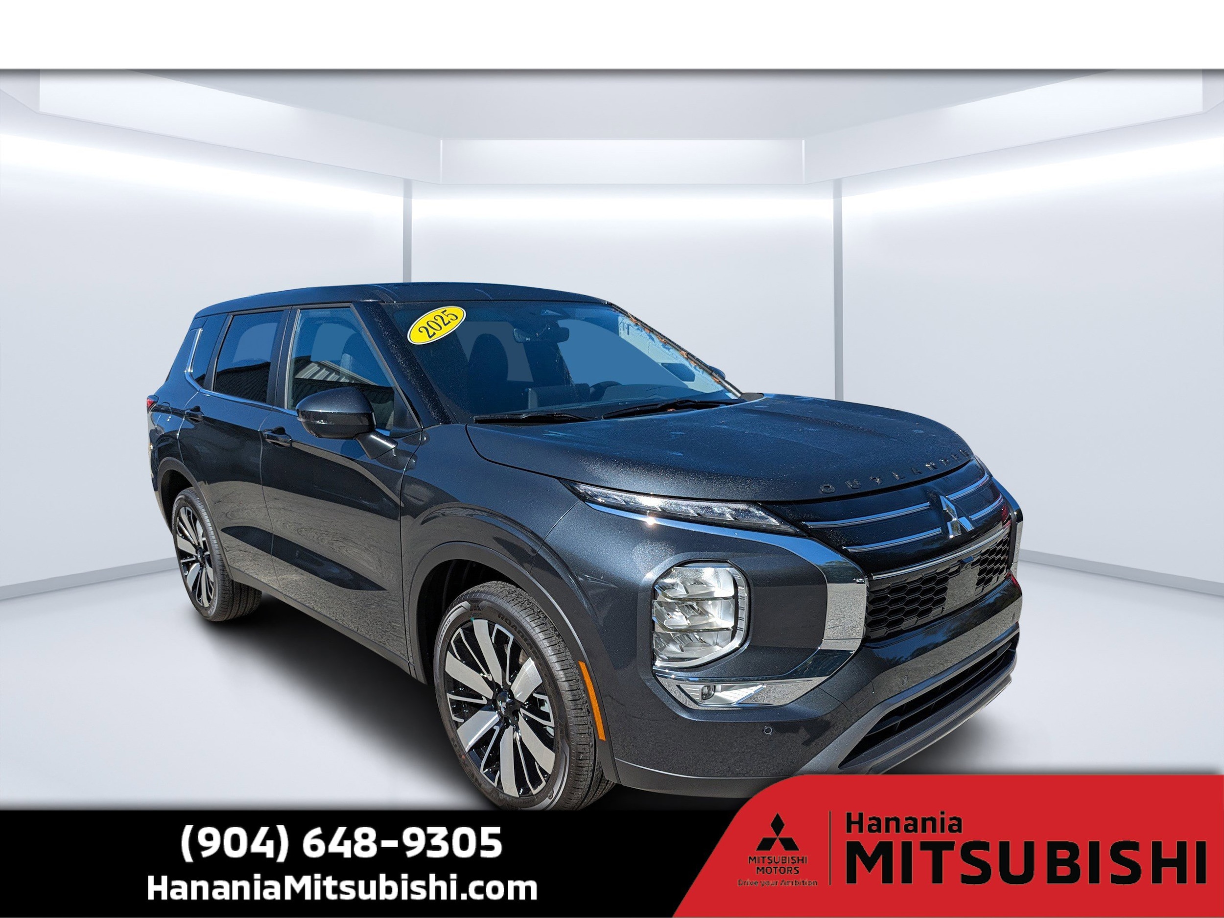 2025 Mitsubishi Outlander SE's photo