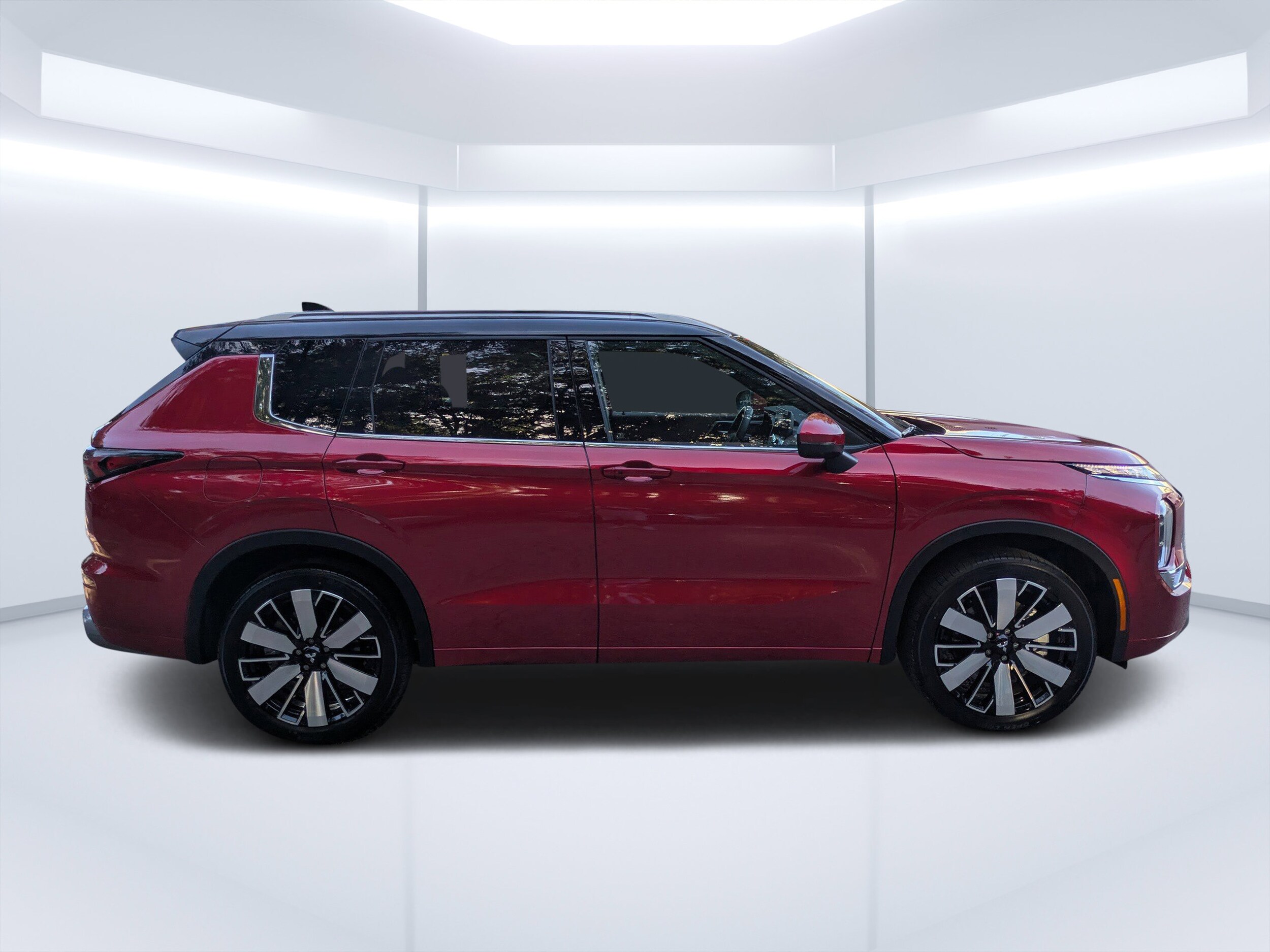 2025 Mitsubishi Outlander SEL photo 2