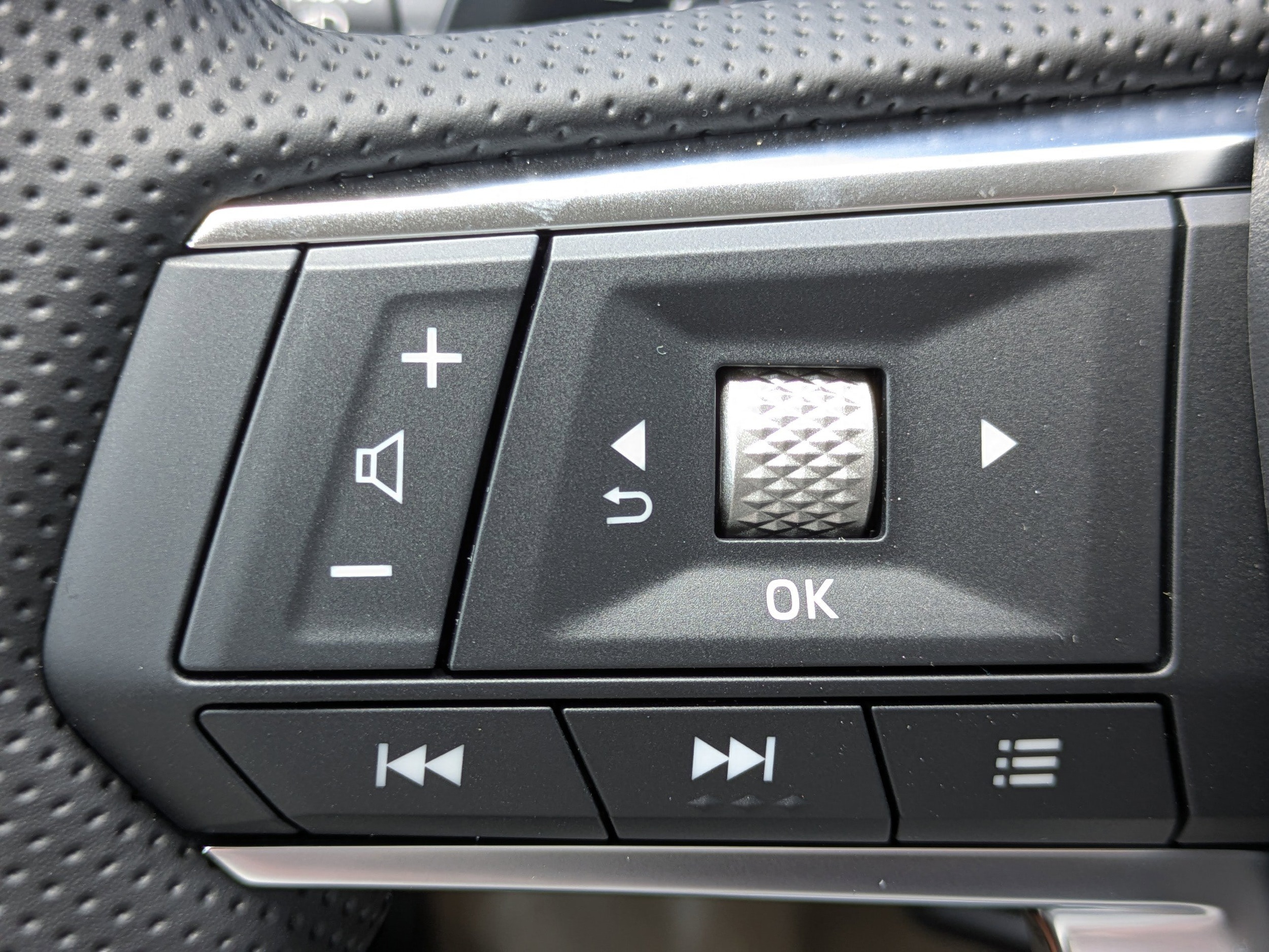 2025 Mitsubishi Outlander SE - Photo 26